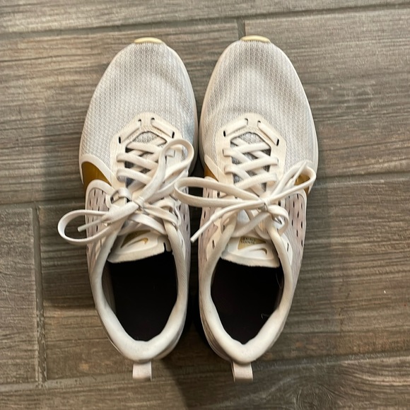 Nike Zoom Strike 2 - Picture 2 of 5